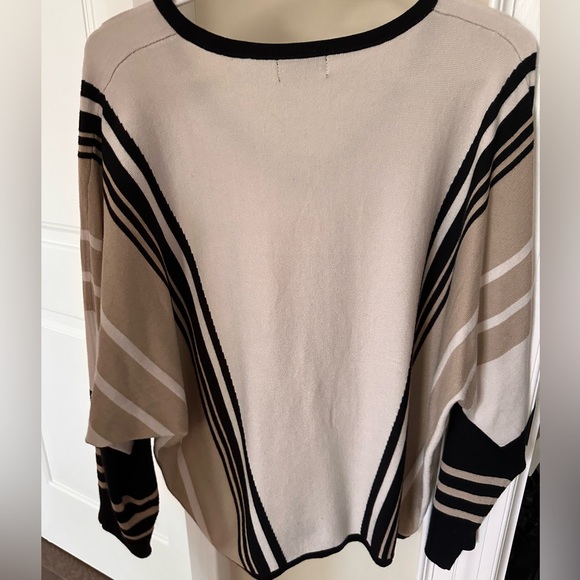 Tahari Sweater XL - Picture 2 of 3